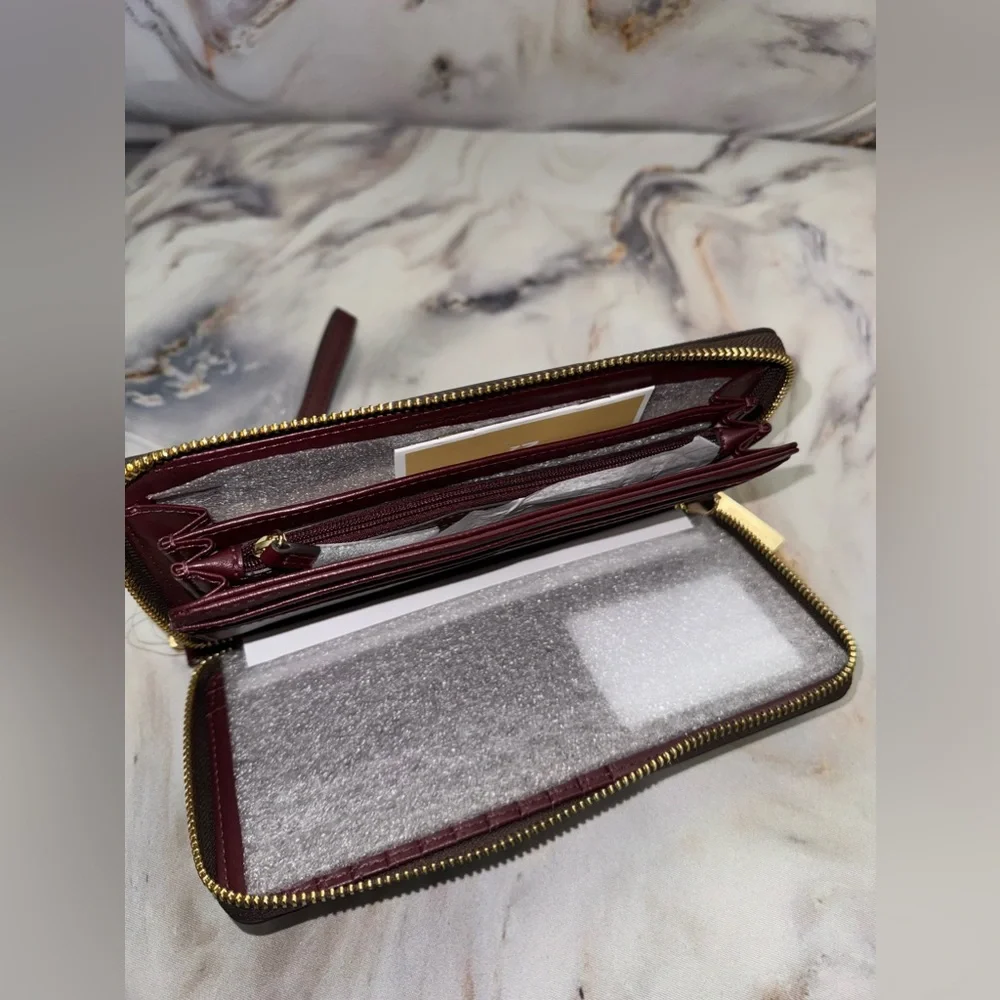 NWOT- Michael Kors Women's Center Stripe Large Continental Wristlet! - Picture 9 of 13